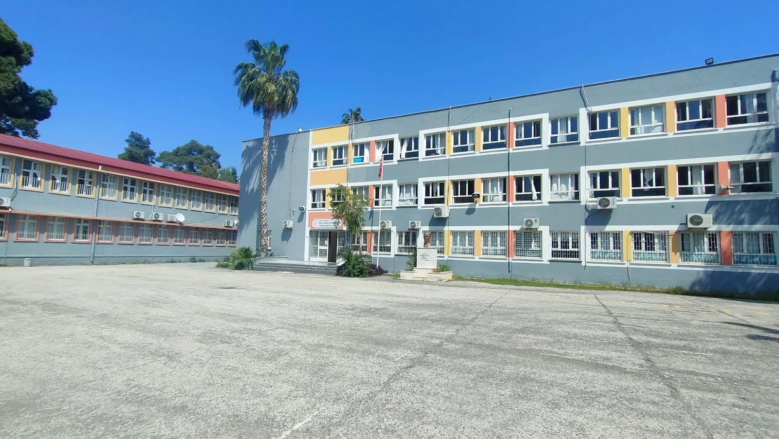 Adile Onbaşı Kız Mesleki ve Teknik Anadolu Lisesi