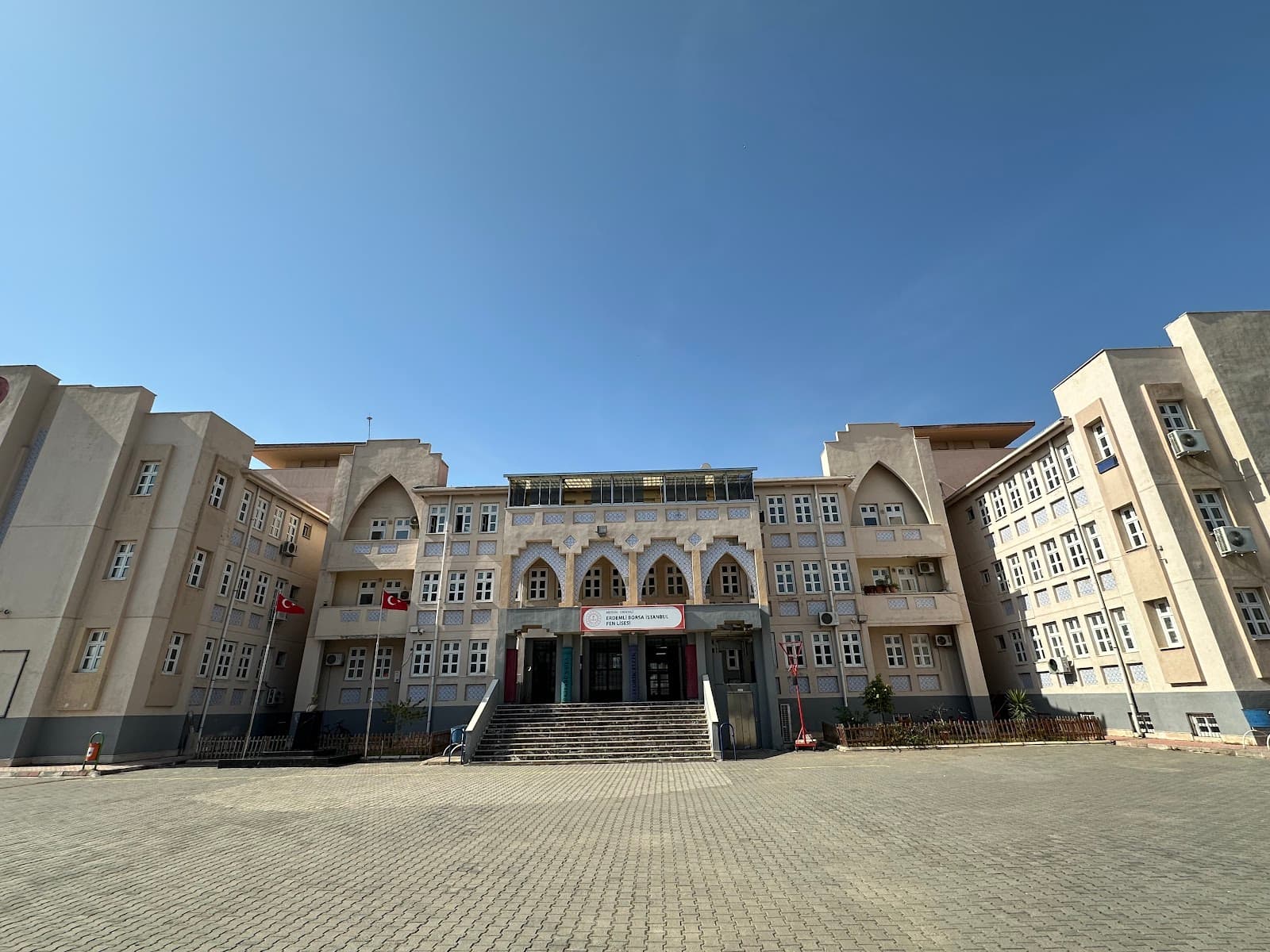 Erdemli Borsa İstanbul Fen Lisesi