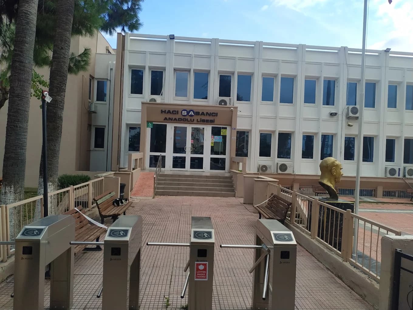 Hacı Sabancı Anadolu Lisesi