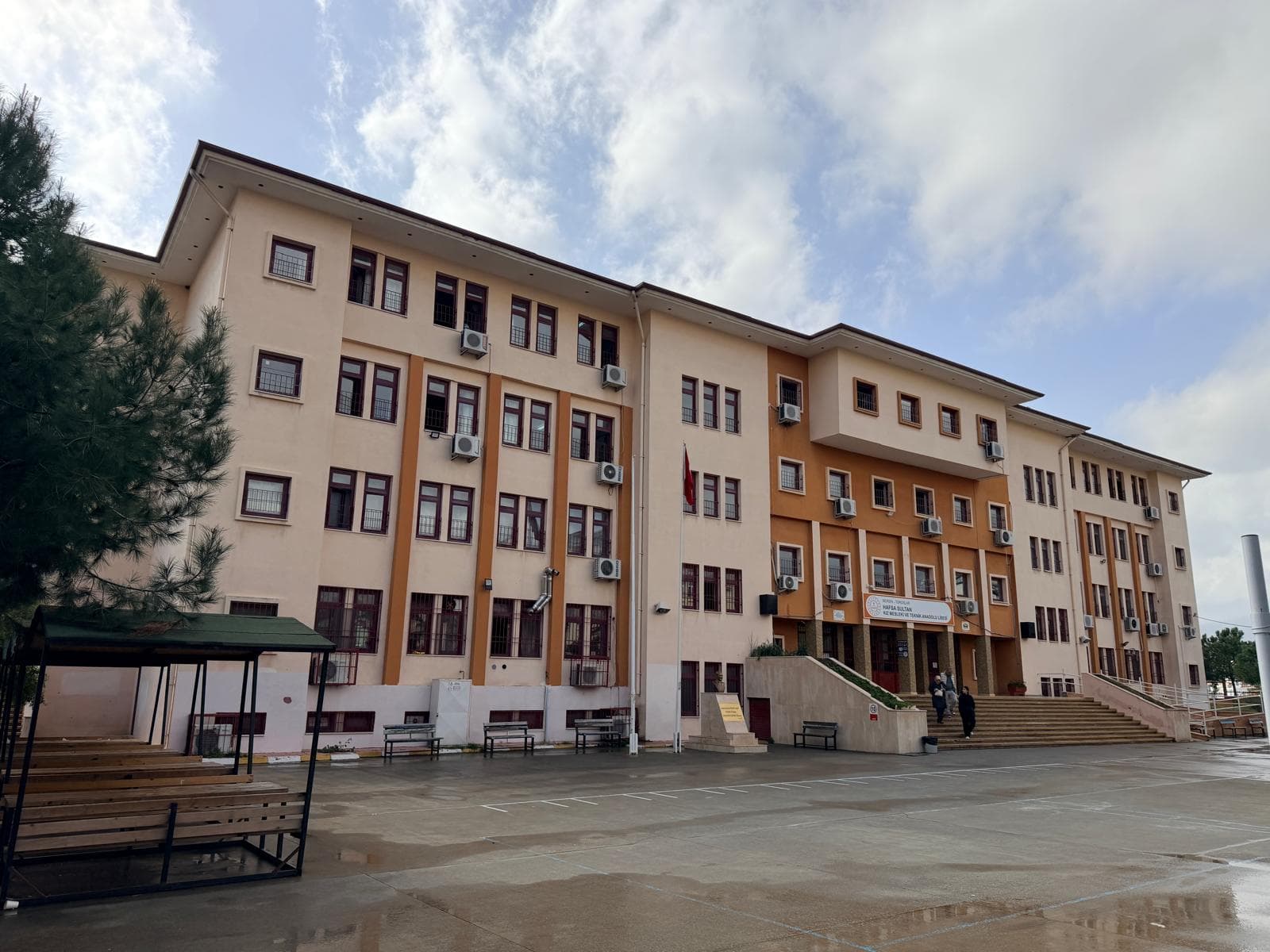 Hafsa Sultan Kız Mesleki ve Teknik Anadolu Lisesi