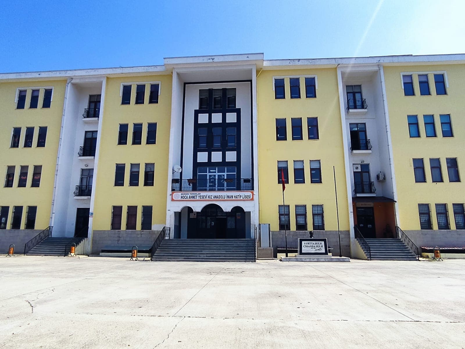 Hoca Ahmet Yesevi Kız Anadolu İmam Hatip Lisesi