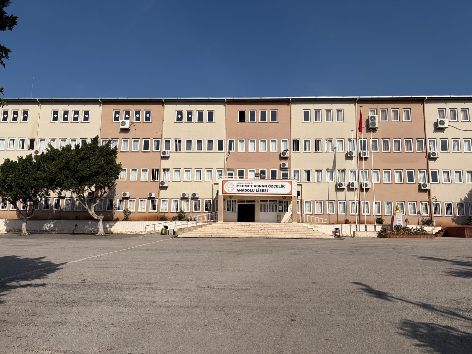 Mersin Mehmet Adnan Özçelik Anadolu Lisesi