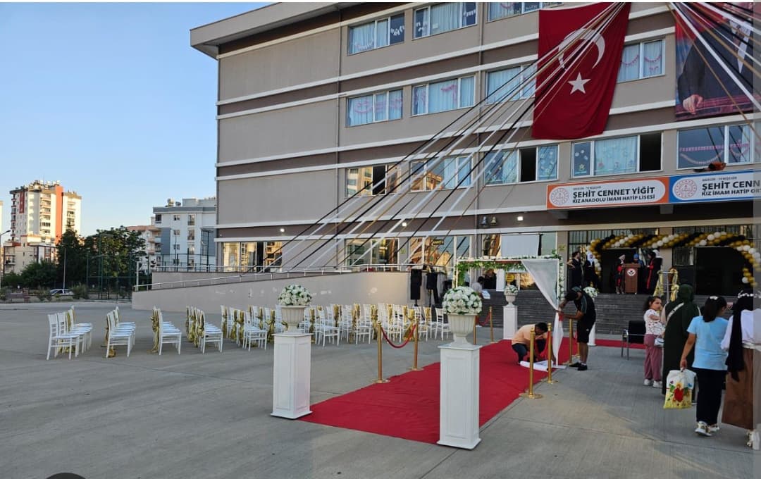 Şehit Cennet Yiğit Kız Anadolu İmam Hatip Lisesi