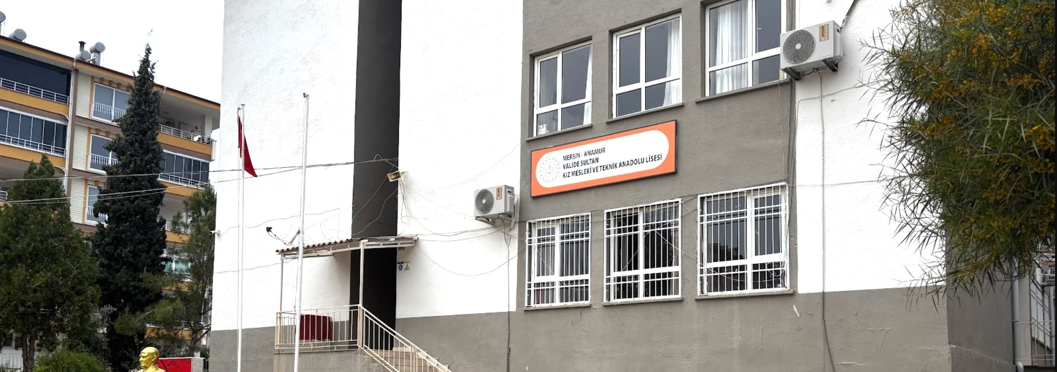 Valide Sultan Kız Mesleki ve Teknik Anadolu Lisesi