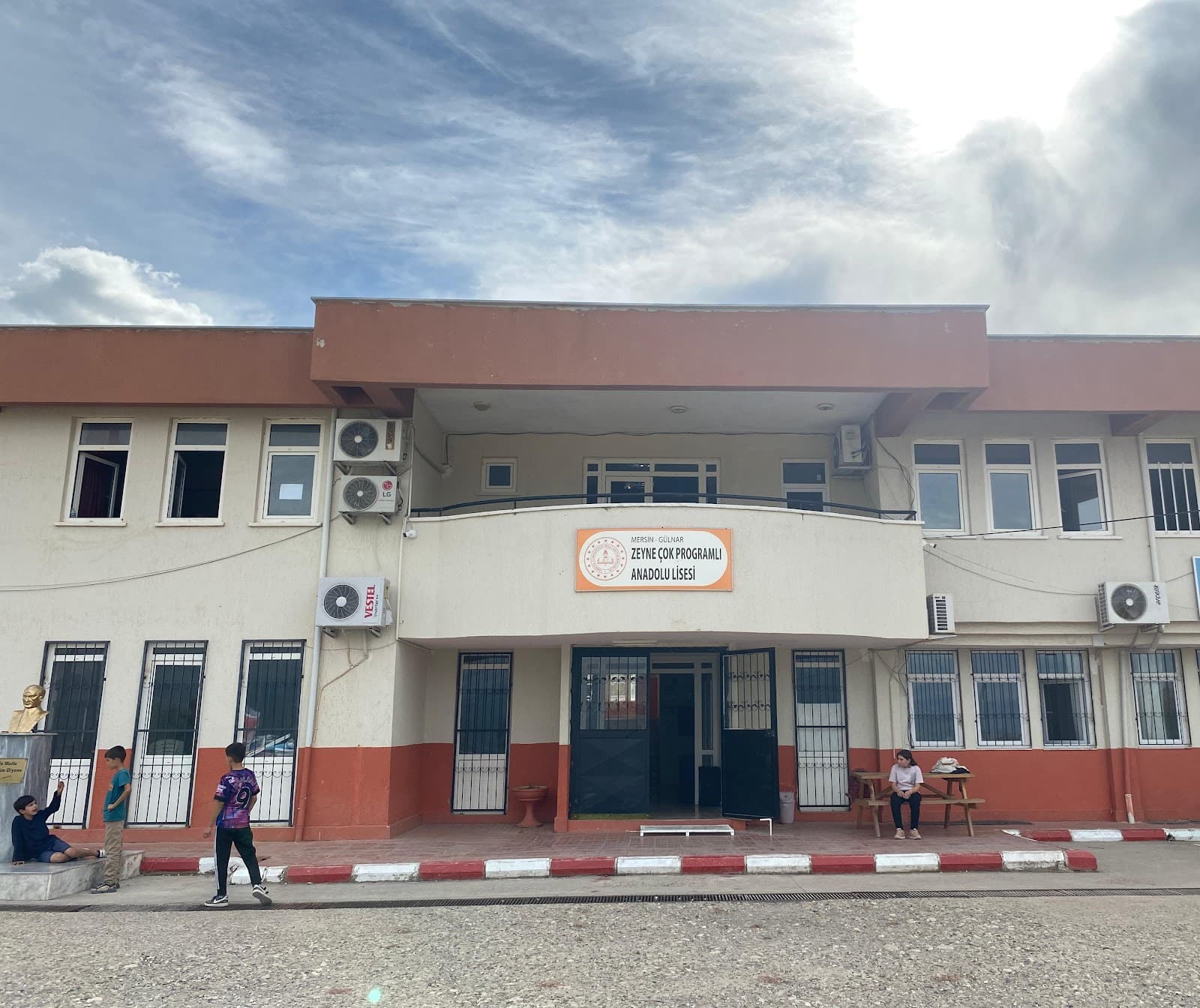 Zeyne Çok Programlı Anadolu Lisesi